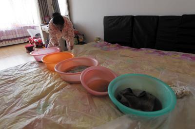 普兰楼上漏水，住户失联，小区没物管，业主维权难！律师来支招……